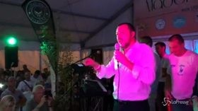 Taser, Salvini: “Estenderlo anche a vigili urbani e lavoratori treni”