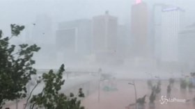 Il tifone Mangkhut si abbatte su Hong Kong