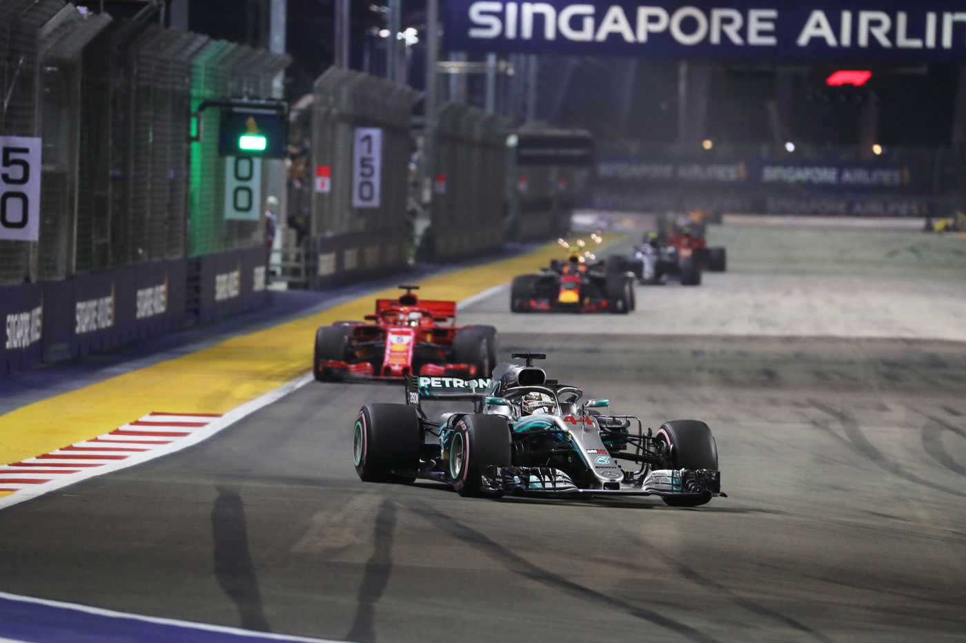 Gp Singapore: trionfa ancora Hamilton, Vettel terzo