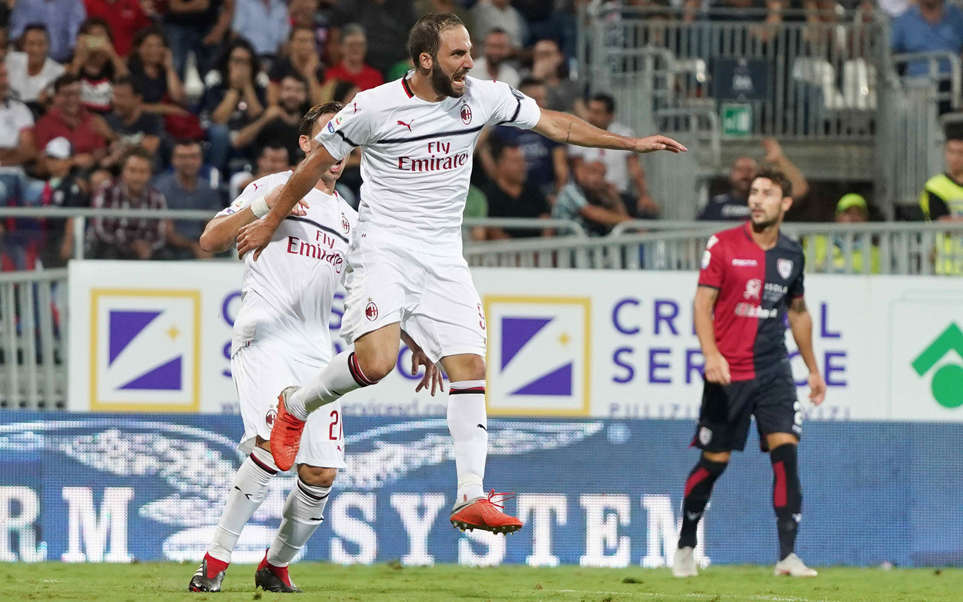 Serie A, Higuain risponde a Joao Pedro: Milan rallenta, 1-1 a Cagliari