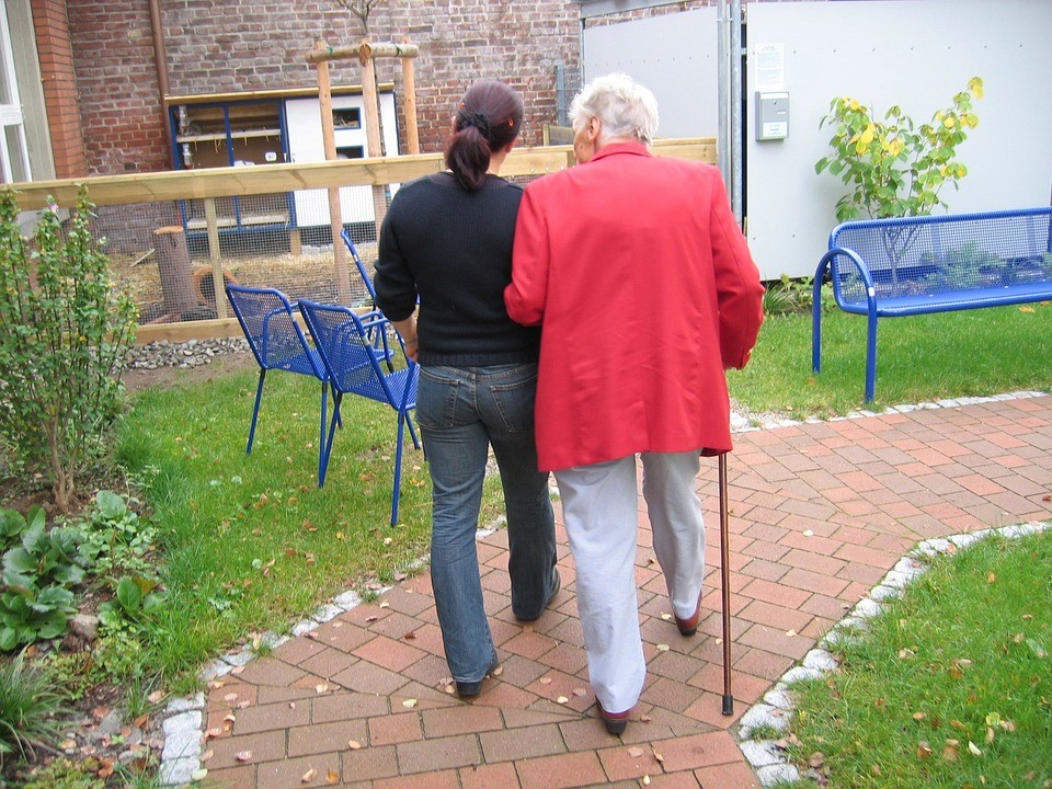 In Italia 8 famiglie su 10 assistono il malato di Alzheimer: decisiva la diagnosi precoce