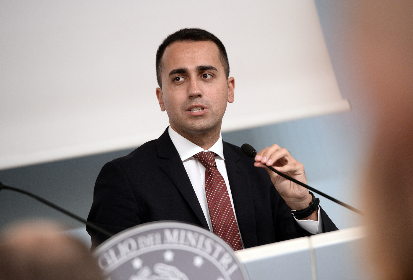 Manovra, Di Maio: “Reddito di cittadinanza ristretto a cittadini italiani”