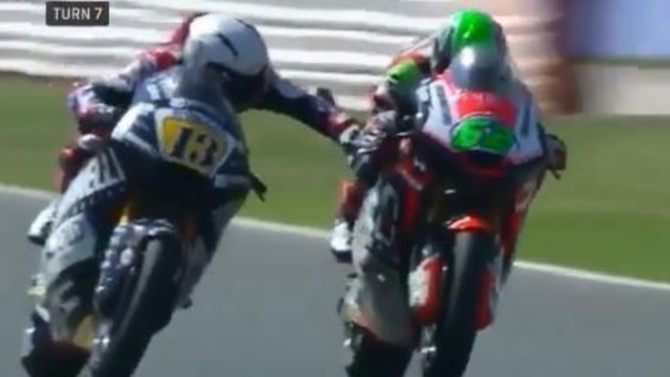 Moto2, tirò il freno dell’avversario durante la gara: ritirata la licenza a Fenati per il 2018