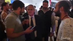 Lotito, selfie con un tifoso, ma è della Roma: “Pijatela ‘nder c…”