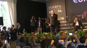 Steve Bannon ad Atreju: “La crisi finanziaria è colpa dell’élite di Davos”