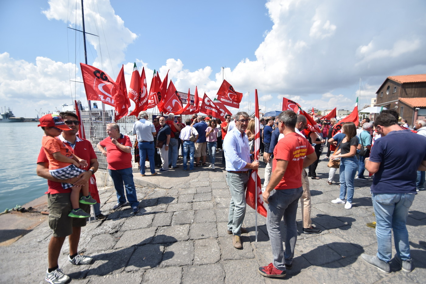 Cgil: “Scade la cig. Migliaia di posti di lavoro a rischio”. Di Maio: “Tutta colpa del Jobs Act”