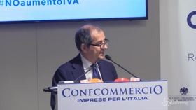 Manovra, Tria: “Ci sarà reddito di cittadinanza”