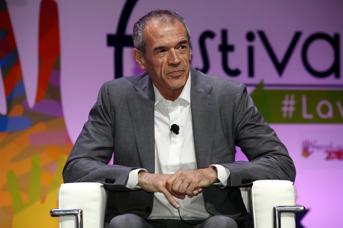 Manovra, Cottarelli: “Con 2,5% Italia a rischio, Di Maio diverso da Macron”