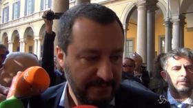 Povertà, Salvini: “Bello abolire per decreto anche pareggi del Milan, ma non si può”