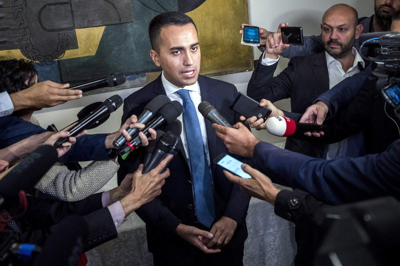 Manovra, Di Maio: “Deficit 2,4% non è sfida a Ue. Non vogliamo uscire dall’euro”