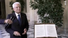 Manovra, il monito di Mattarella: “Costituzione dispone di assicurare equilibrio di bilancio e la sostenibilità del debito pubblico”