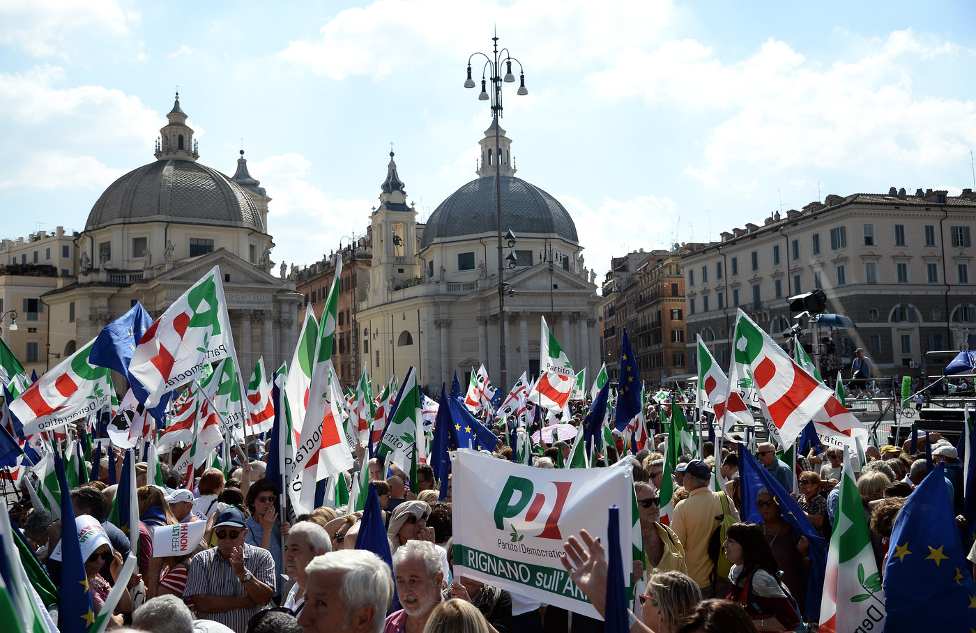 Pd in piazza a Roma contro il governo Lega-M5s. In 70mila al grido: “Unità”