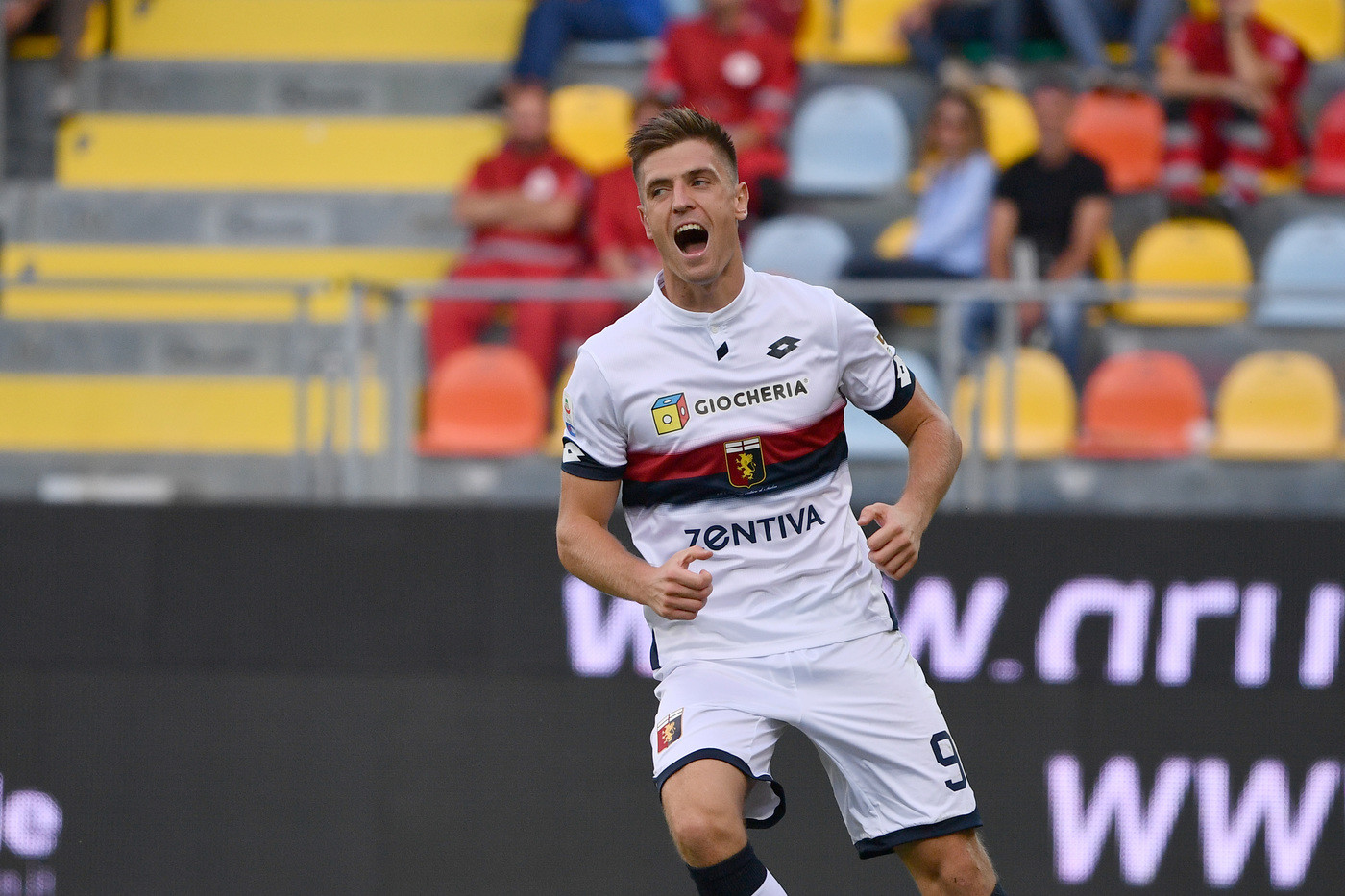 Serie A, sempre e solo Piatek: il Genoa supera il Frosinone allo Stirpe