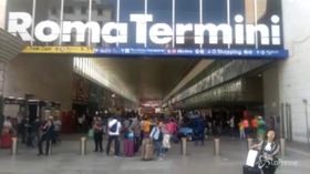 Roma Termini, Martina accolto dal coro dei giovani dem: “Un segretario, c’è solo un segretario”