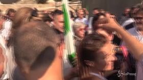 Roma, Renzi e Gentiloni tra la folla che intona il coro: “Uniti, uniti!”