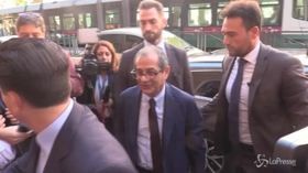Il ministro Tria in Lussemburgo dopo l’ok al deficit al 2,4%