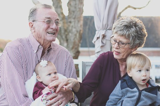 Festa per 12 milioni di nonni: i pilastri dell’economia e delle tradizioni