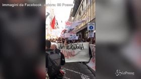 Napoli, Salvini contestato. Il corteo: “Siamo tutti clandestini”