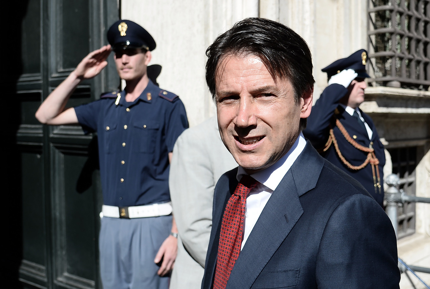 Manovra, governo blinda 2,4%. Conte: “Abbasseremo il debito”