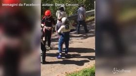 Pugni, calci e un bastone: il rally di Bassano finisce in rissa