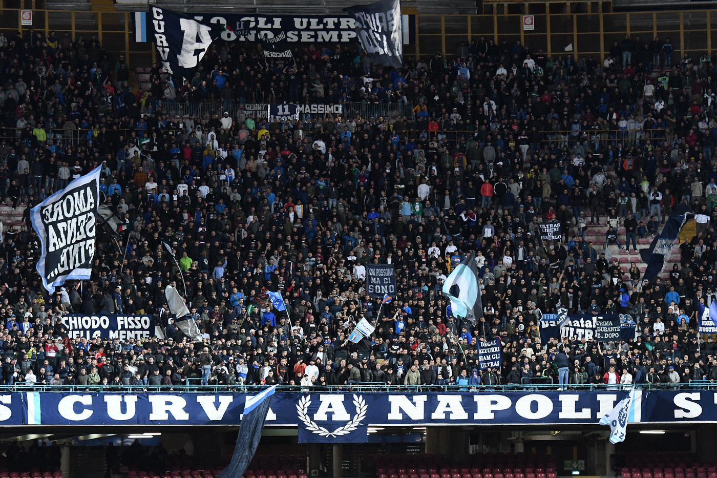 Napoli, ultrà Liverpool aggrediti in centro-città a poche ore dal match di Champions League