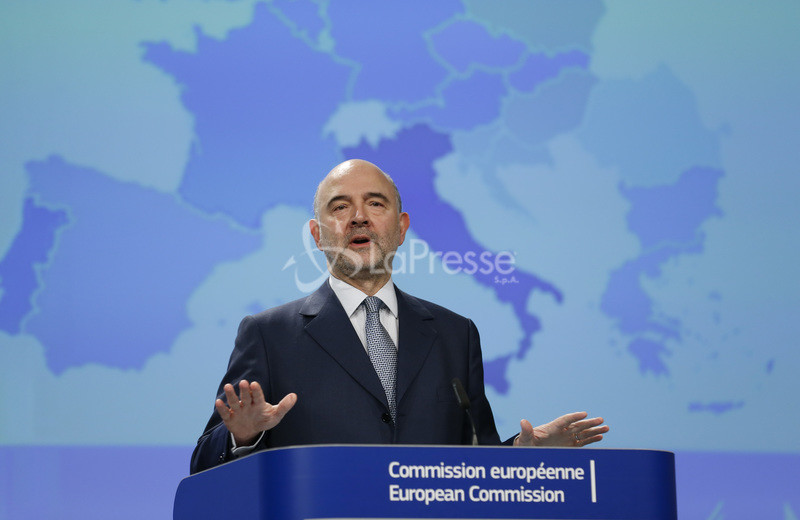Def, l’Europa lo stronca ma Tria è ottimista. Nuovo scontro Salvini-Juncker