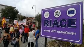 Riace, in 3.000 a manifestare per Mimmo Lucano