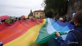 La marcia della pace Perugia-Assisi va avanti anche sotto la pioggia