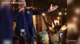 Formentera, matrimonio da star: da Ligabue a Emma Marrone tutti i big cantano per le nozze
