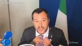 Salvini invita a cena Juncker: situazione “sobria” in un ristorante vegano