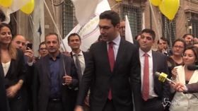 Ok dal Senato al taglio dei vitalizi, festa M5s fuori da palazzo Madama