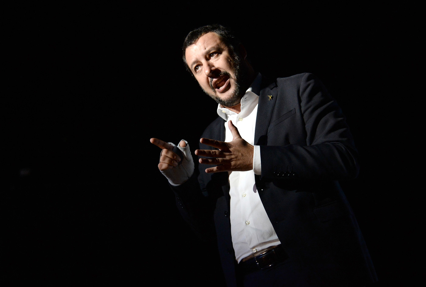 Salvini quasi ministro degli Esteri: va a Mosca e litiga con Macron