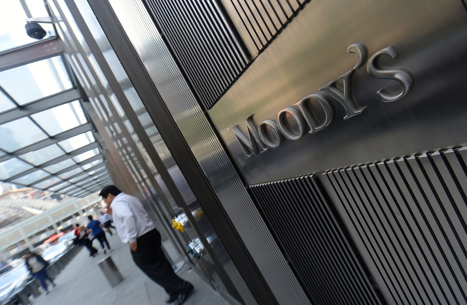 Moody’s taglia rating dell’Italia: declassata per “mancanza di un piano di riforme per la crescita”