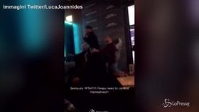 Il tifoso fa chiasso: messo al tappeto con una sedia in faccia