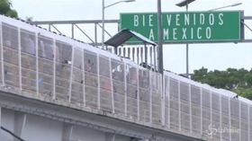 Carovana migranti: in 2mila entrano in Messico e riprendono la marcia verso gli Usa