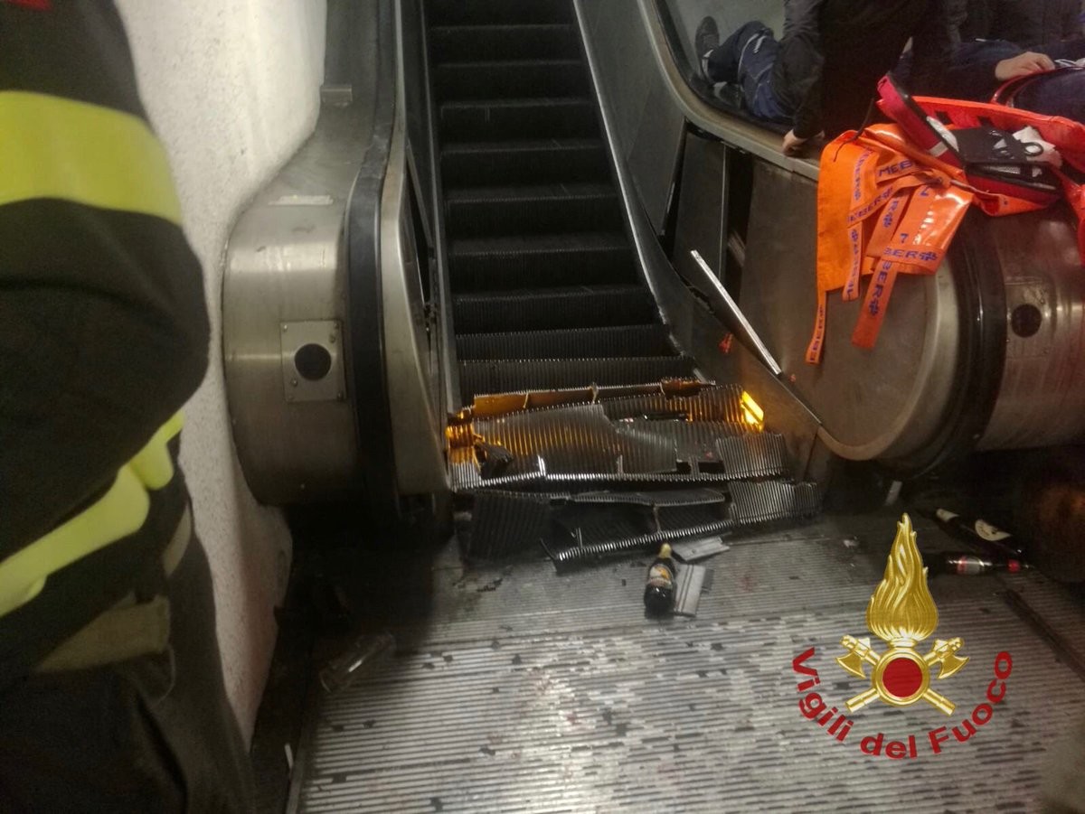 Tifosi del Cska Mosca in metro a Roma, cede scala mobile: 24 feriti, un codice rosso