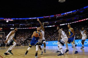 Basket Nba Sthephen Curry fa 51 punti per i Warriors contro i Wizards