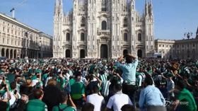 Milan-Betis, i tifosi spagnoli invadono piazza Duomo