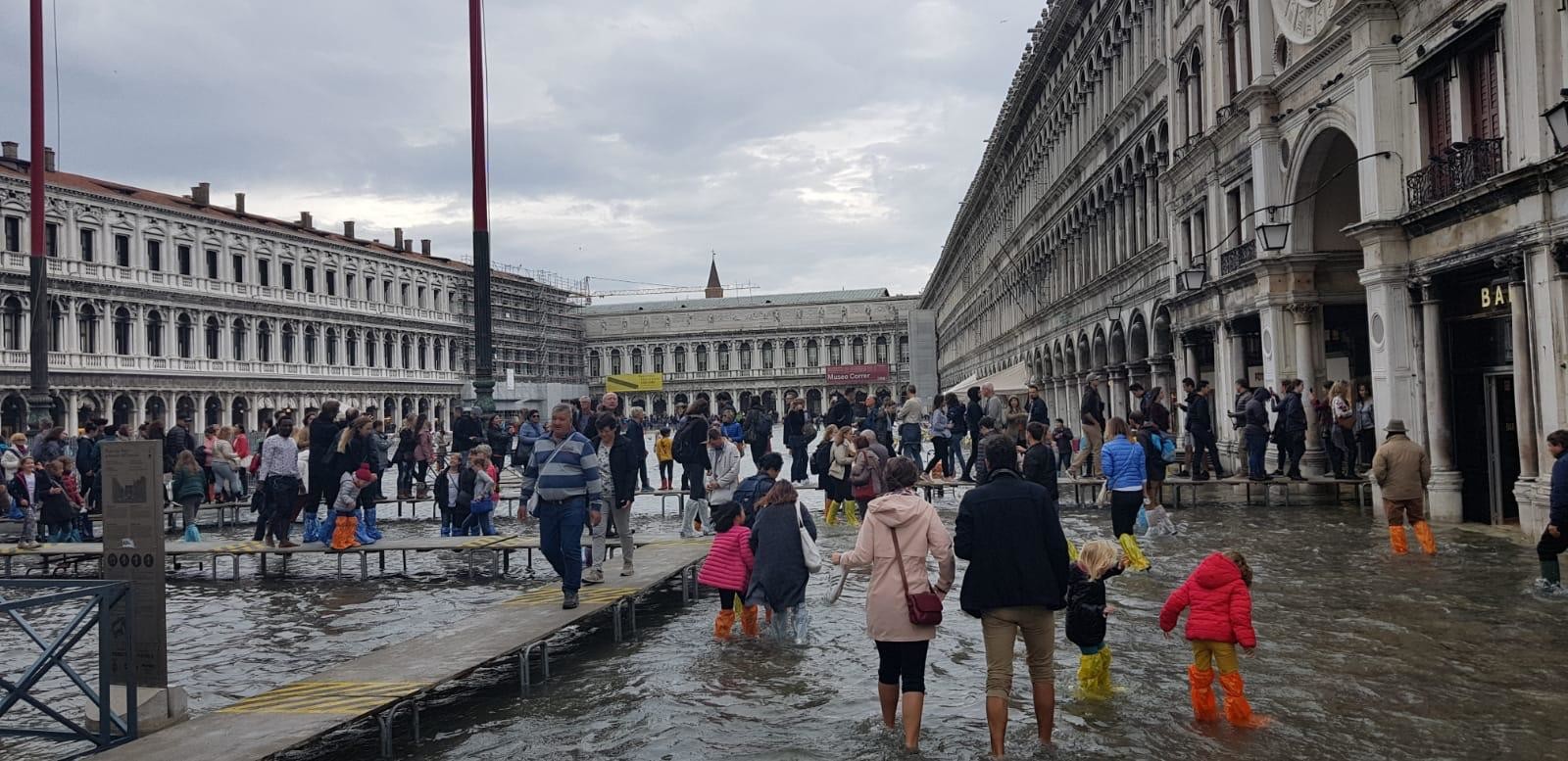 Maltempo, Nubifragi In Tutta Italia: è Allerta Rossa In Veneto, Friuli ...