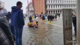 Acqua alta a Venezia: cambia il percorso della maratona