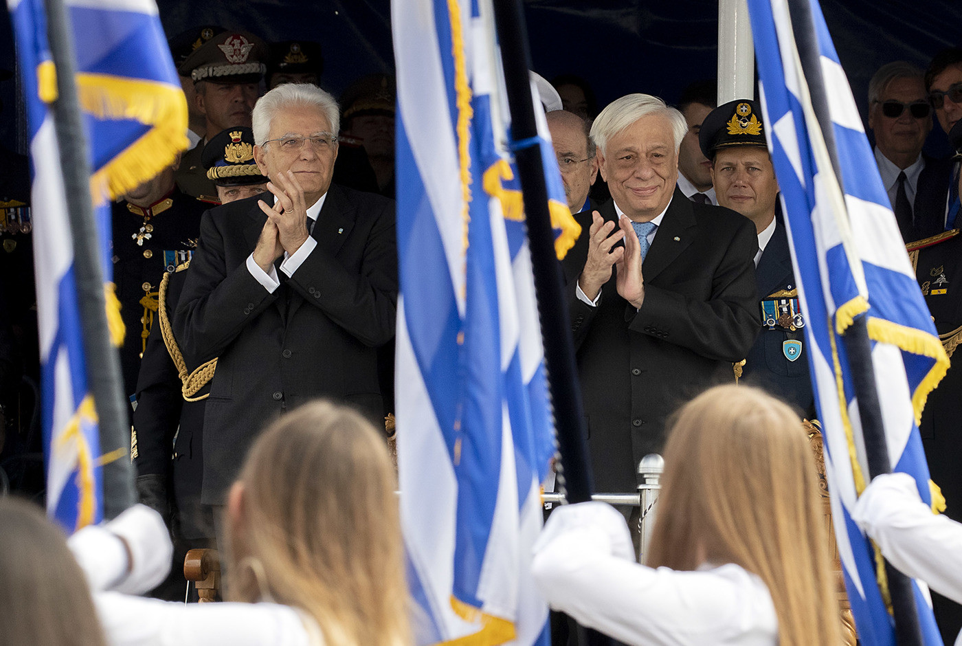 Mattarella dalla Grecia: “Avanti con Ue, non ripetere errori passato”
