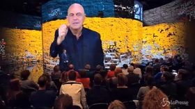 Crozza: “Salvini non diceva prima gli italiani, ma priva gli italiani”