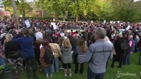 Pittsburgh, proteste contro la visita di Trump alla sinagoga del massacro