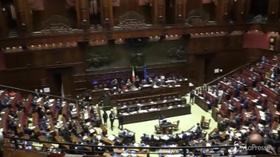 Dl Genova, rissa sfiorata alla Camera tra Pd e Fratelli d’Italia