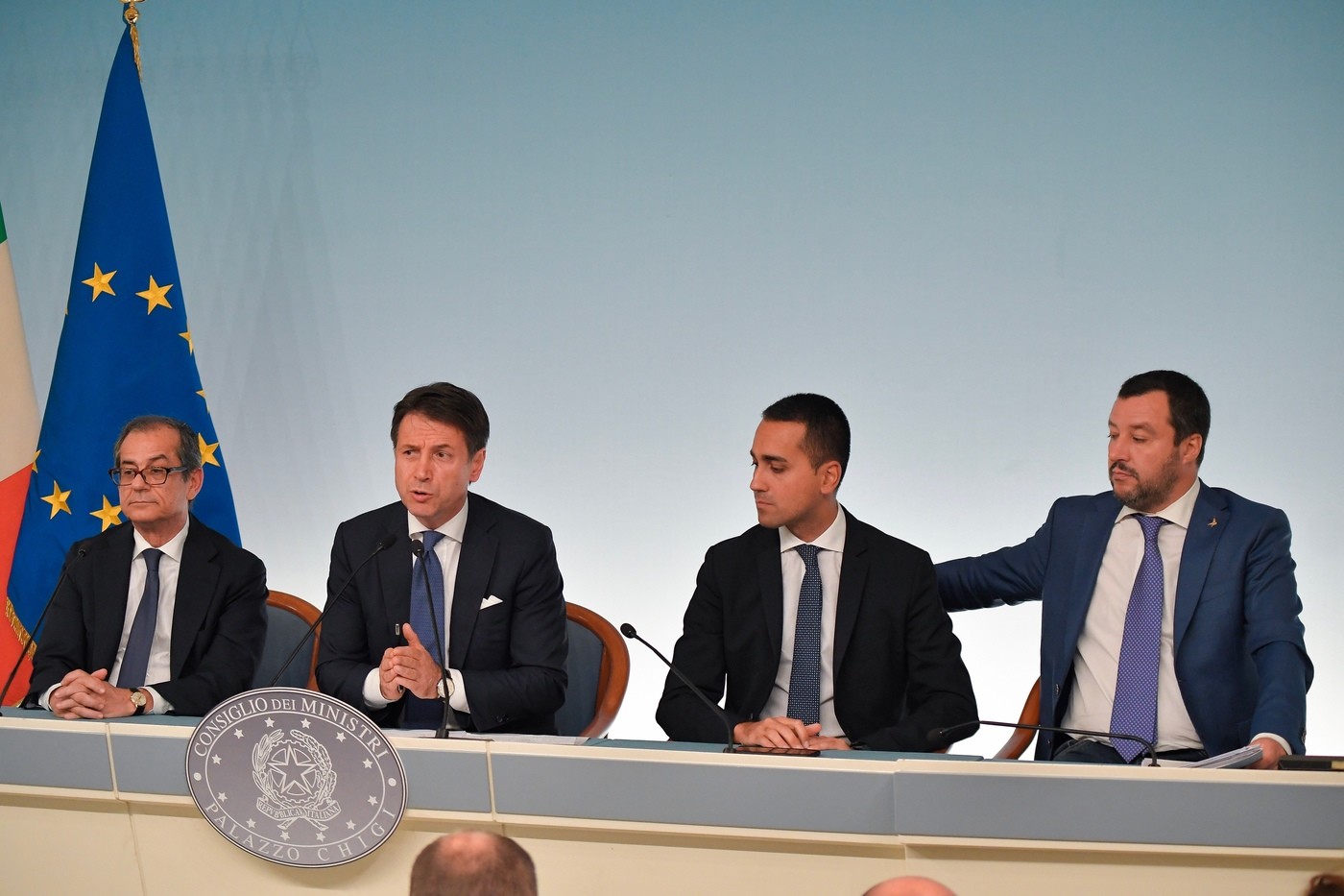 Manovra, i principali provvedimenti tra banche, scuola e vitalizi