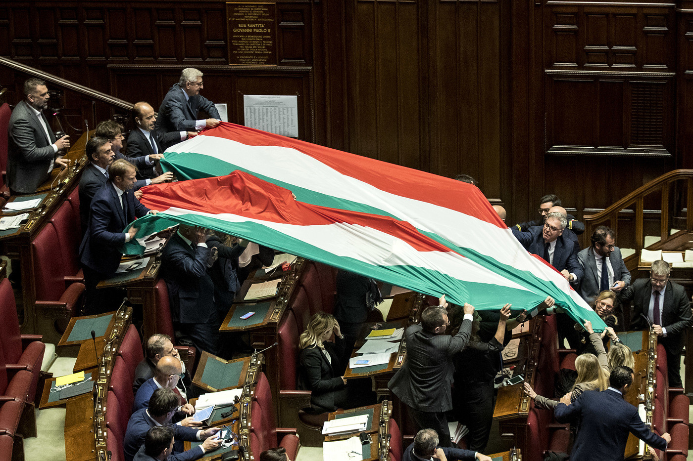 Dl Genova, ostruzionismo Pd su condono Ischia. Maggioranza: “Schiaffo alla città”