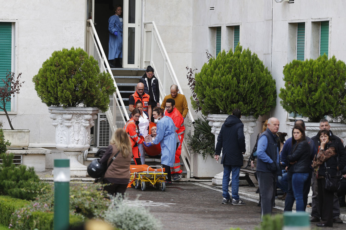 Incendio all’ospedale San Pietro di Roma; l’evacuazione di pazienti e personale