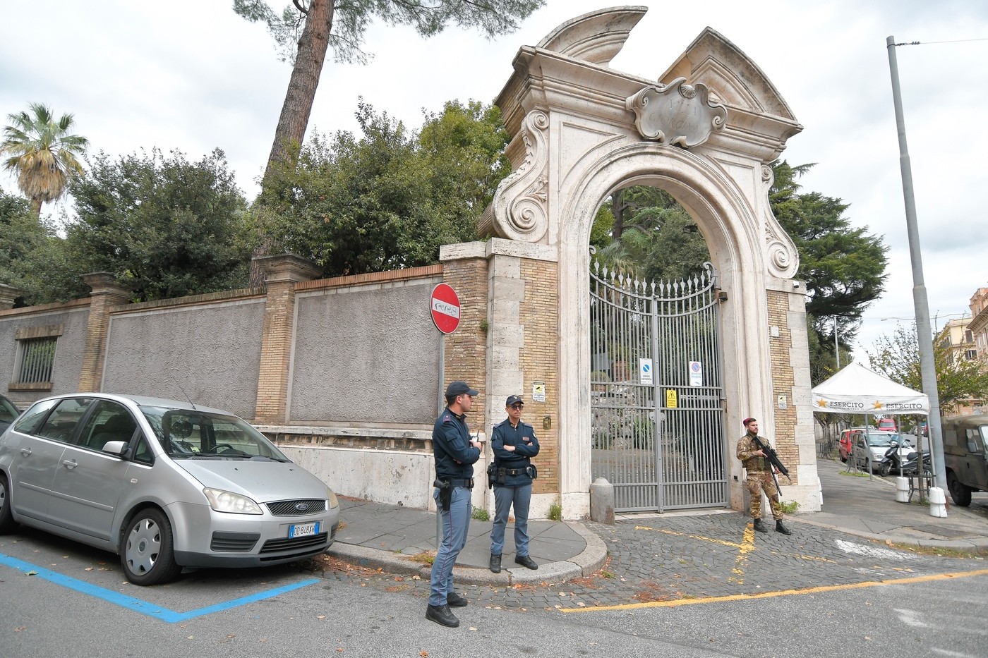 Ossa in Nunziatura, Pietro Orlandi incontra i pm: “Almeno 8 giorni per i risultati del dna”