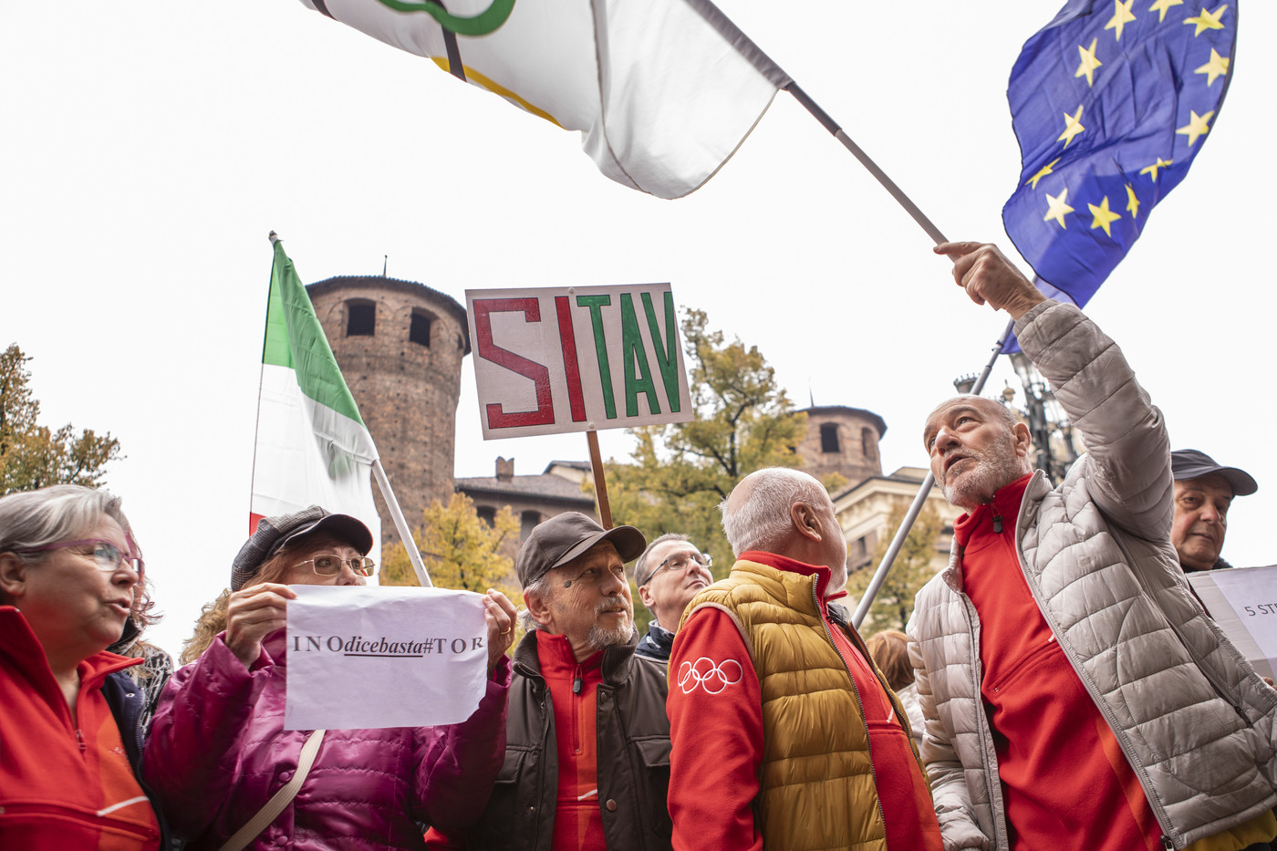 Torino, consigliera M5S attacca i pro Tav: “Disperati e madamin da salotto”