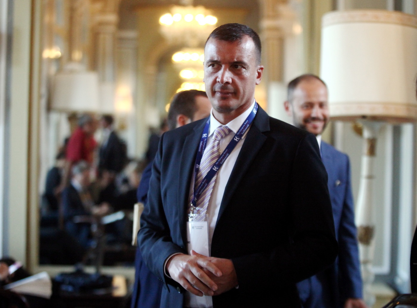 “Vecchi, bimbi e down mi fanno schifo”. Renzi chiede dimissioni di Casalino dopo video choc. Lui: “Bufala, chiedete scusa”